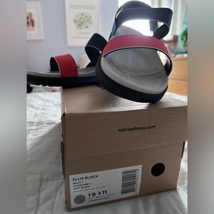 Brand new Native Ellis Block Sandals